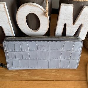 Beautiful COACH gray leather wallet excellent condition